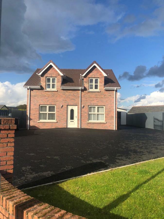 Hilltown Slievenagarragh. A House In The Gardenヴィラ エクステリア 写真